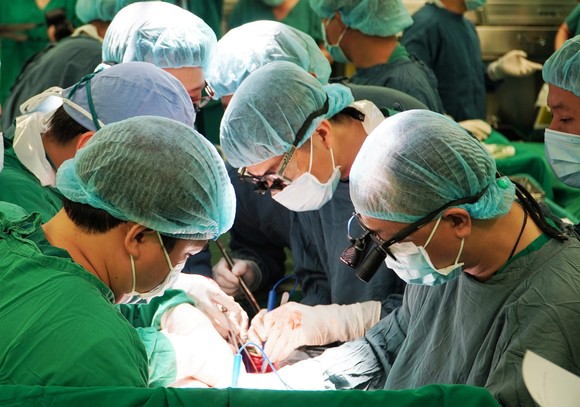 Tri ân các chiến sĩ CSGT hỗ trợ bệnh viện vận chuyển, ghép tạng ảnh 4