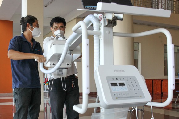 Tặng máy chụp X-quang kỹ thuật số di động hiện đại cho Bệnh viện quận Tân Phú ảnh 4