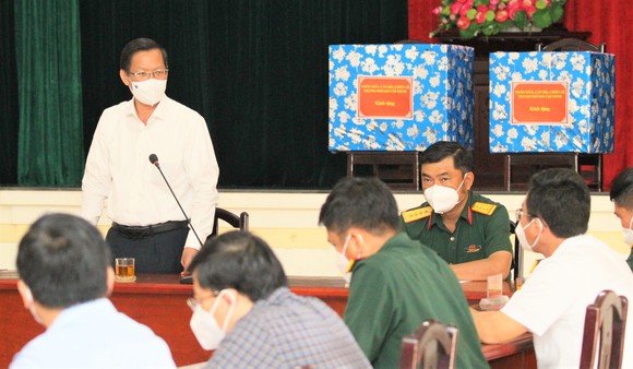 Chủ tịch UBND TPHCM Phan Văn Mãi thăm, động viên lực lượng vũ trang tham gia phòng chống dịch  ảnh 1