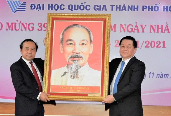 Trưởng Ban Tuyên giáo Trung ương Nguyễn Trọng Nghĩa thăm Đại học Quốc gia TPHCM ảnh 1