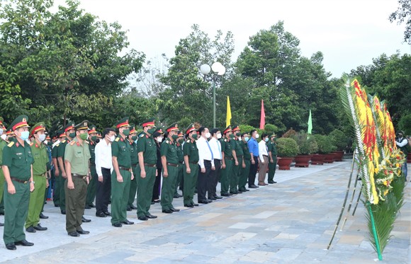 Trưởng ban Tuyên giáo Trung ương Nguyễn Trọng Nghĩa dự các hoạt động 'Xuân chiến sĩ' tại Tây Ninh ảnh 2