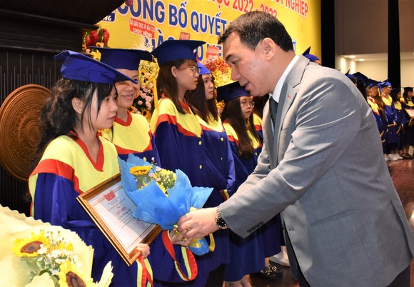 Trường Cao đẳng Đại Việt Sài Gòn trao bằng tốt nghiệp cho 1.279 tân cử nhân ảnh 2