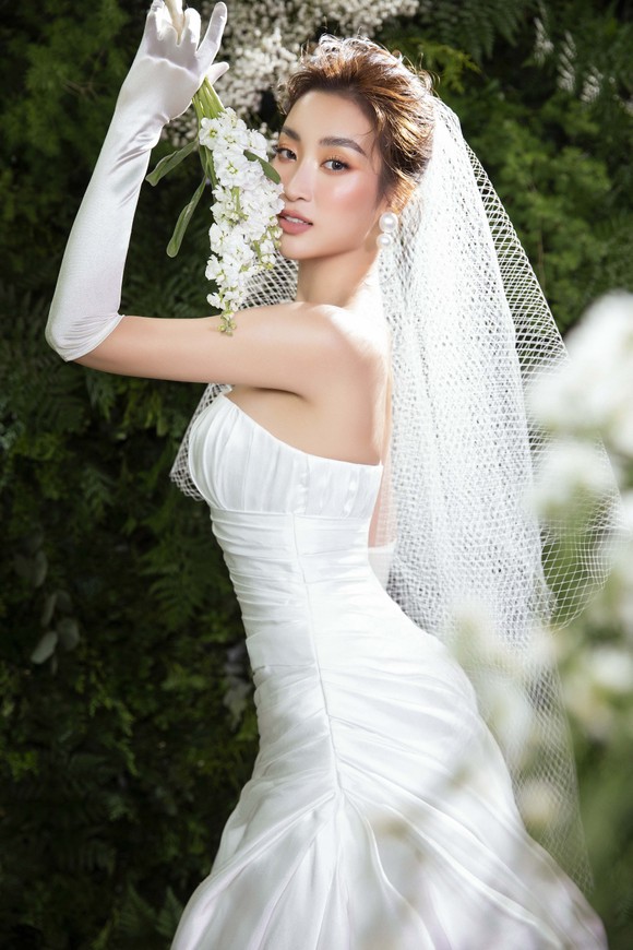 Nhà thiết kế Lê Thanh Hòa lần đầu ra mắt bộ sưu tập váy cưới ảnh 1