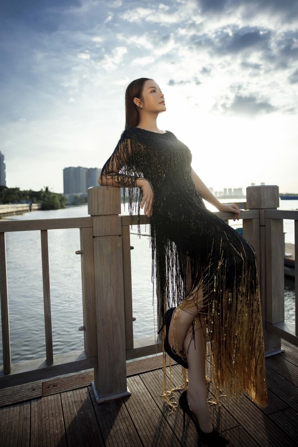 Lê Thanh Hòa tung bộ sưu tập mới, lấy cảm hứng vẻ đẹp của người phụ nữ Á Đông  ảnh 10