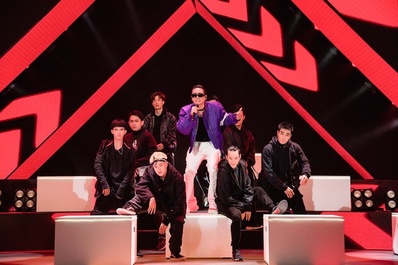 Nghệ sĩ V-pop và K-pop gửi lời chúc mừng năm mới đến khán giả Việt Nam tại 'Lễ hội Ánh sáng - Virtual Countdown Lights 2022' ảnh 6