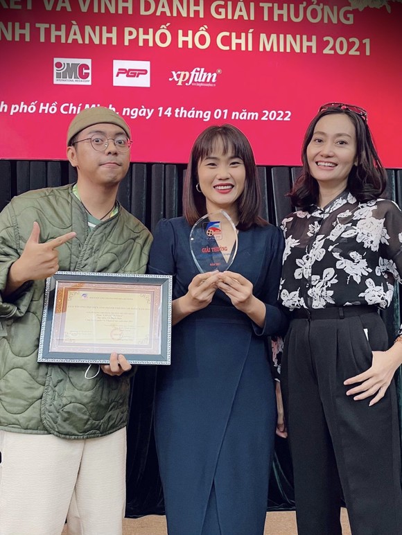 “Cây táo nở hoa” nhận giải thưởng dành cho phim truyền hình năm 2021 của Hội Điện ảnh TPHCM ảnh 1