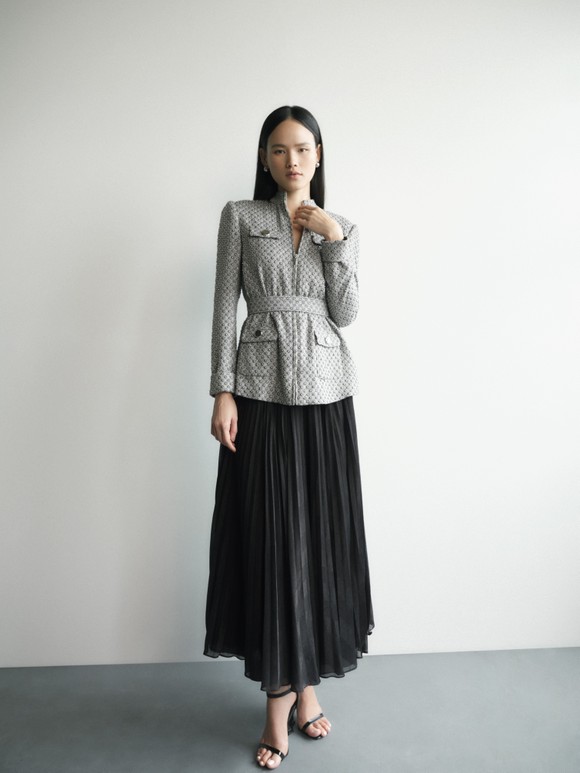 Người mẫu Tuyết Lan 'high fashion' trong bộ sưu tập dành riêng cho quý cô công sở ảnh 3