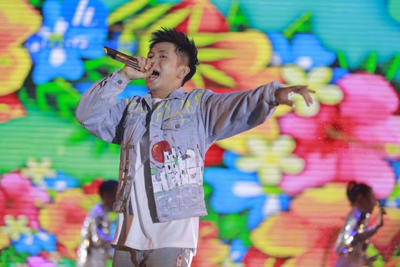 Thủy Tiên, Ricky Star, Blacka… hội ngộ tại Music Festival “Xin chào SEA Games” Huế   ảnh 3