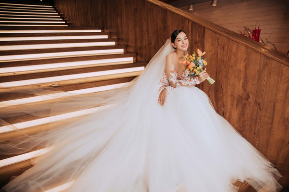 Lê Thanh Hòa gợi ý loạt váy cho mùa cưới mới ảnh 2
