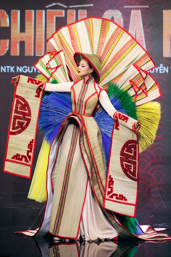 Mãn nhãn đêm trình diễn trang phục dân tộc tôn vinh văn hóa Việt Nam ảnh 17