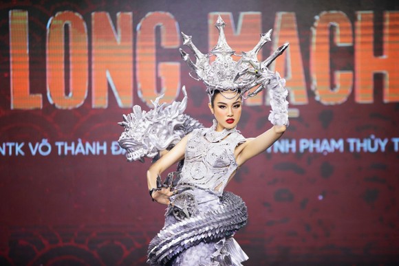 Mãn nhãn đêm trình diễn trang phục dân tộc tôn vinh văn hóa Việt Nam ảnh 11