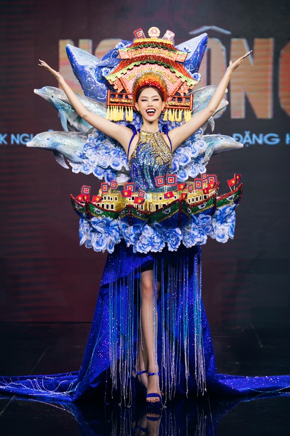 Mãn nhãn đêm trình diễn trang phục dân tộc tôn vinh văn hóa Việt Nam ảnh 2