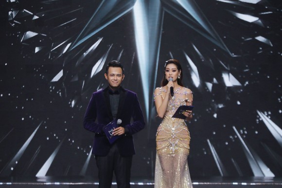 Top 41 Hoa hậu Hoàn vũ Việt Nam 2022 tự tin, tỏa sáng trong đêm bán kết ảnh 1