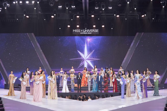 Top 41 Hoa hậu Hoàn vũ Việt Nam 2022 tự tin, tỏa sáng trong đêm bán kết ảnh 19