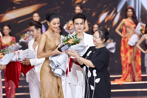 Top 41 Hoa hậu Hoàn vũ Việt Nam 2022 tự tin, tỏa sáng trong đêm bán kết ảnh 15