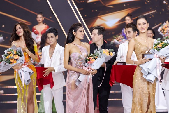 Top 41 Hoa hậu Hoàn vũ Việt Nam 2022 tự tin, tỏa sáng trong đêm bán kết ảnh 17