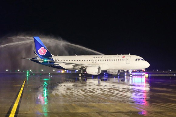 Cảng hàng không quốc tế Vân Đồn đón chuyến bay đầu tiên từ Hồ Nam, Trung Quốc ảnh 1