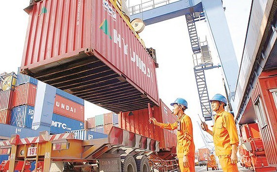 Containers being loaded at Cat Lai Port in HCM City. The city plans to relocate ports to outlying areas and build more of them to ease congestion on its roads. (Photo: SGGP)