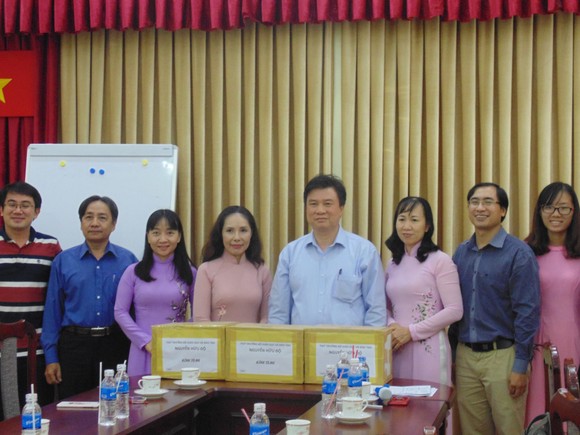 Thứ trưởng Bộ GD-ĐT Nguyễn Hữu Độ làm việc tại TPHCM về dự thảo chương trình phổ thông mới ảnh 2