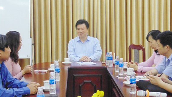 Thứ trưởng Bộ GD-ĐT Nguyễn Hữu Độ làm việc tại TPHCM về dự thảo chương trình phổ thông mới ảnh 1