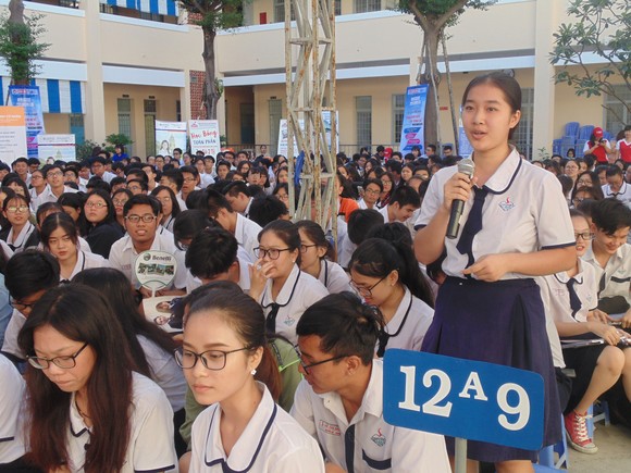 TPHCM: Không tổ chức hoạt động học tập trong ngày đầu tiên học sinh lớp 12 quay trở lại trường ảnh 1