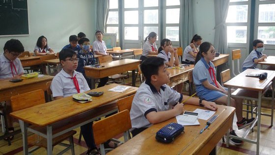 Học sinh tham gia khảo sát tại điểm thi Trường THPT chuyên Trần Đại Nghĩa vào sáng 25-7