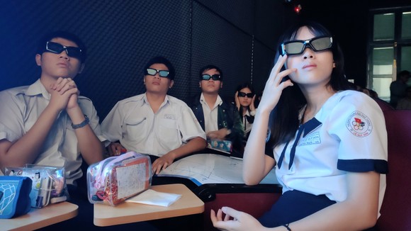 Trường học đầu tiên đưa ứng dụng 3D vào dạy môn Toán ảnh 3