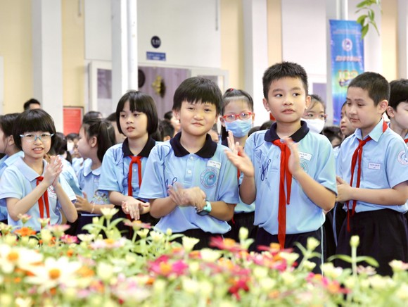 Trường tiểu học “100 năm tuổi” đón nhận Huân chương Lao động hạng nhất ảnh 1