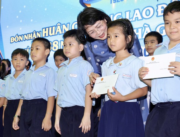 Trường tiểu học “100 năm tuổi” đón nhận Huân chương Lao động hạng nhất ảnh 5
