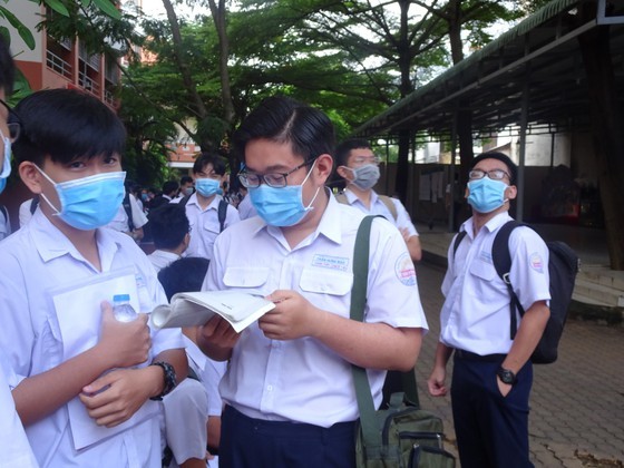 UBND TPHCM chỉ thị khẩn về thực hiện nhiệm vụ năm học 2021-2022 ảnh 1
