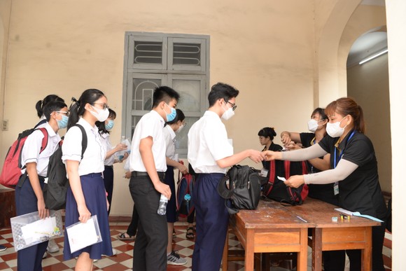 TPHCM: Hơn 93.000 thí sinh bước vào giờ làm bài môn Ngữ văn ảnh 6