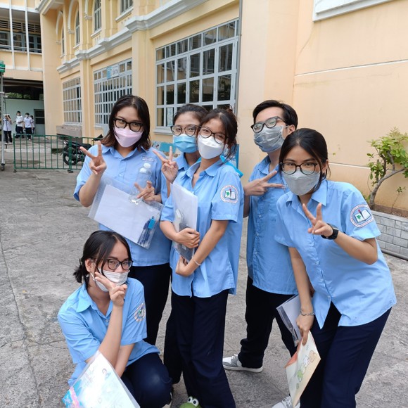 TPHCM: Muôn kiểu dẫn chứng của thí sinh với câu hỏi về 'trách nhiệm của thế hệ trẻ' trong đề thi môn Ngữ văn ảnh 2