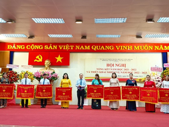 Quận Tân Bình: Tăng cường vận động, tuyên truyền để nâng cao tỉ lệ tiêm vaccine Covid-19 cho học sinh từ 5 đến dưới 18 tuổi ảnh 1