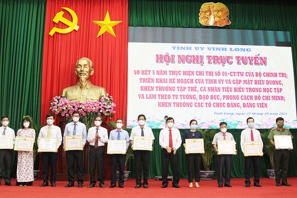 Vĩnh Long khen thưởng nhiều cá nhân học tập, làm theo Bác ảnh 1