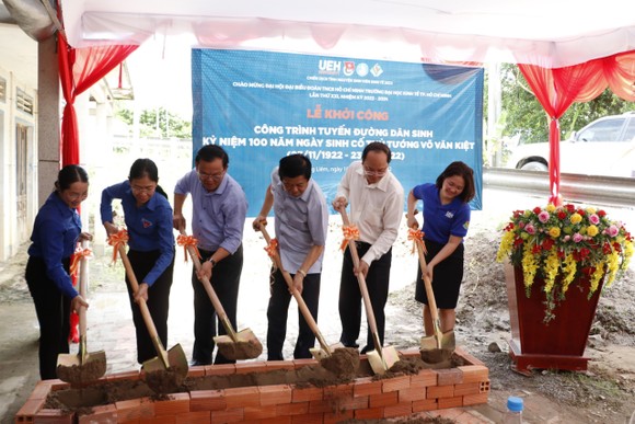 Đồng chí Nguyễn Hồ Hải thăm, động viên chiến sĩ tình nguyện hè tại tỉnh Vĩnh Long ảnh 3