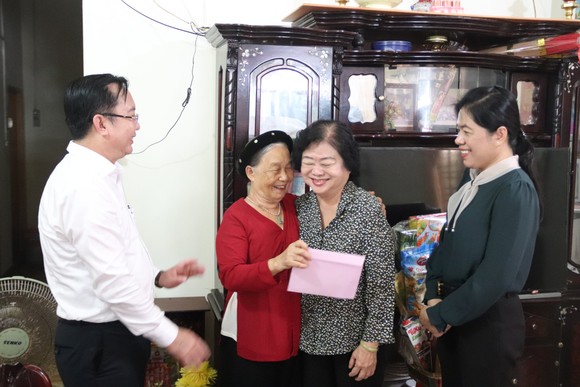 Lãnh đạo TPHCM tri ân các gia đình chính sách tại huyện Côn Đảo ảnh 3