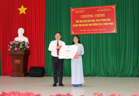Lãnh đạo TPHCM tri ân các gia đình chính sách tại huyện Côn Đảo ảnh 4