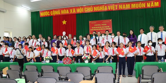 Lãnh đạo TPHCM tri ân các gia đình chính sách tại huyện Côn Đảo ảnh 5