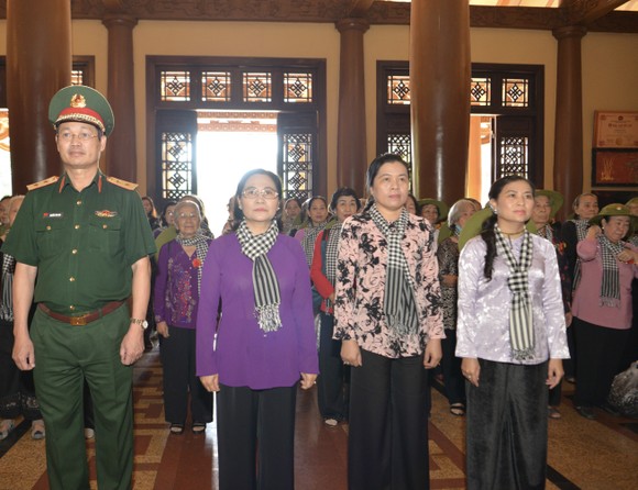 Lãnh đạo TPHCM thăm các Mẹ Việt Nam anh hùng ở huyện Củ Chi ảnh 2