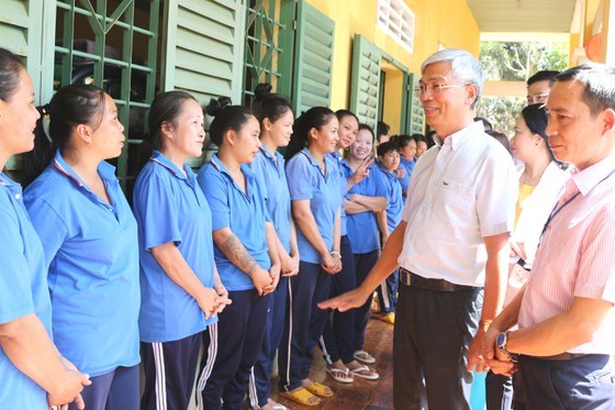 HCMC leader visits drug rehabilitation centers on Tet occasion ảnh 1
