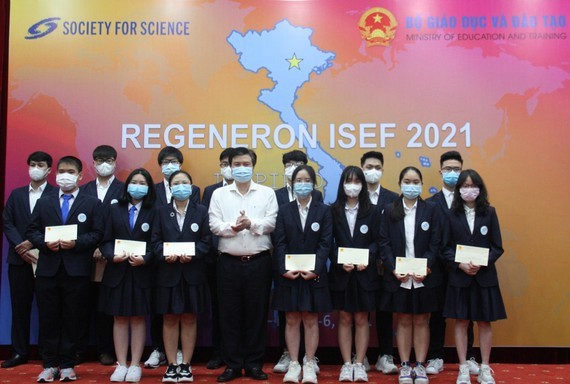 Vietnamese students win third prize at REGENERON ISEF 2021 ảnh 1
