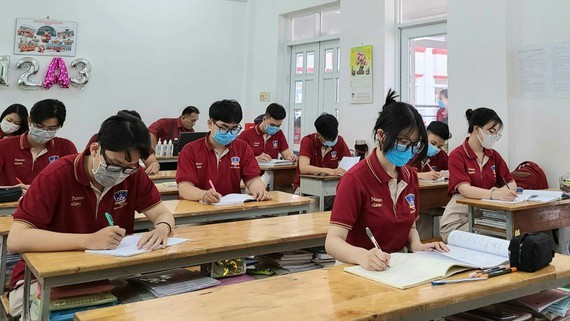 Non-public schools have preferential policies for students ảnh 1