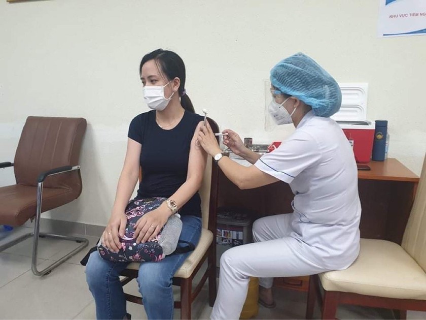 HCMC ramps up vaccination drive to administer 806,000 Covid-19 dozes on schedule ảnh 1