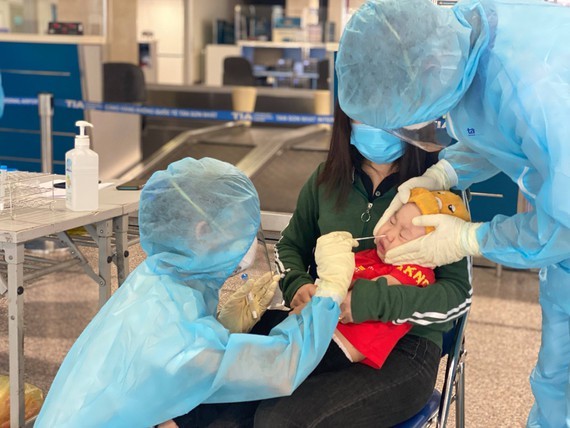 Covid-19 testing service provided at Tan Son Nhat Airport ảnh 1