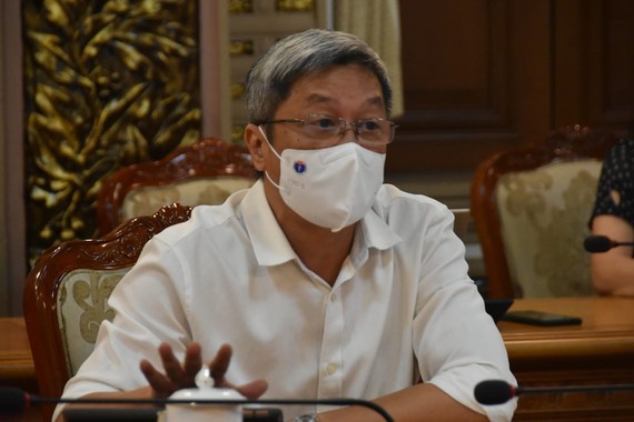 Ministry leader calls up medical students, retired doctors in coronavirus fight ảnh 1