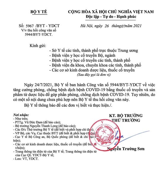 Ministry revokes document of traditional medicine use in treating Covid-19 patients ảnh 1