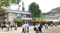 Many universities delay admission ảnh 1
