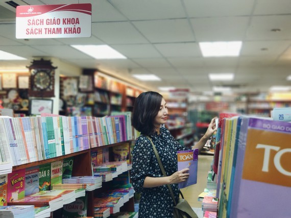 Textbooks proposed to include in groups of essential goods ảnh 1
