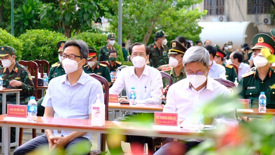 Deputy PM: VN makes efforts to control Covid-19 for students to return to school ảnh 2