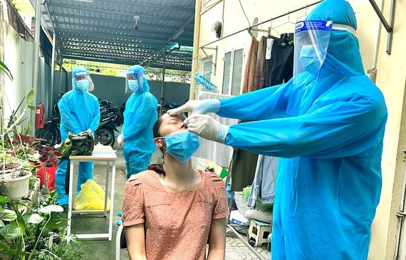 HCMC makes efforts to control epidemic in new situation ảnh 1